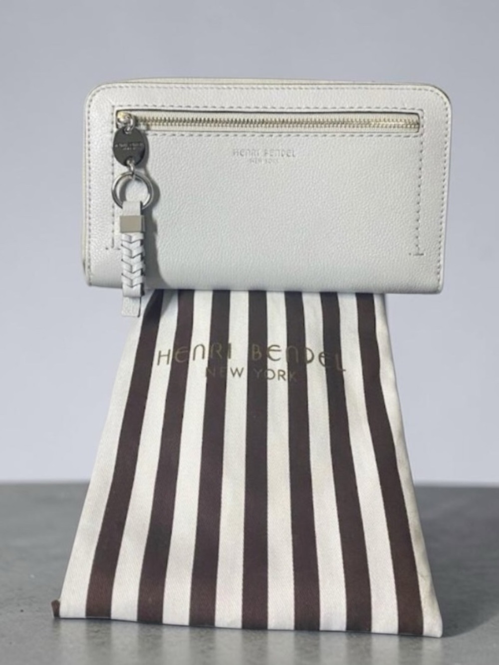 Henri Bendel Continental Leather Zip-Around Wallet. Dustbag Included